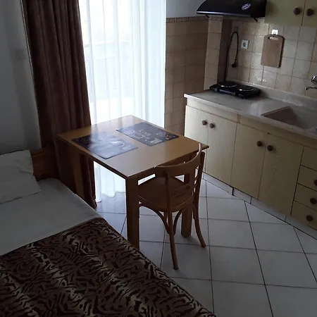 Hause Zorbas Ξενοδοχείο με διαμερίσματα Παραλία Διονυσίου